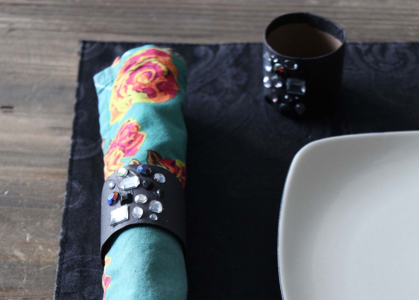 Napkin rings made from toilet paper roll crafts