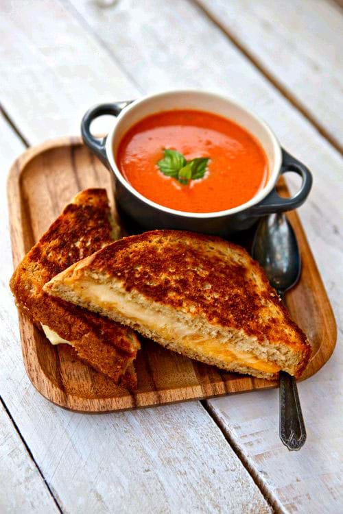 Repas réconfortant : Soupe au tomate et Grilled Cheese