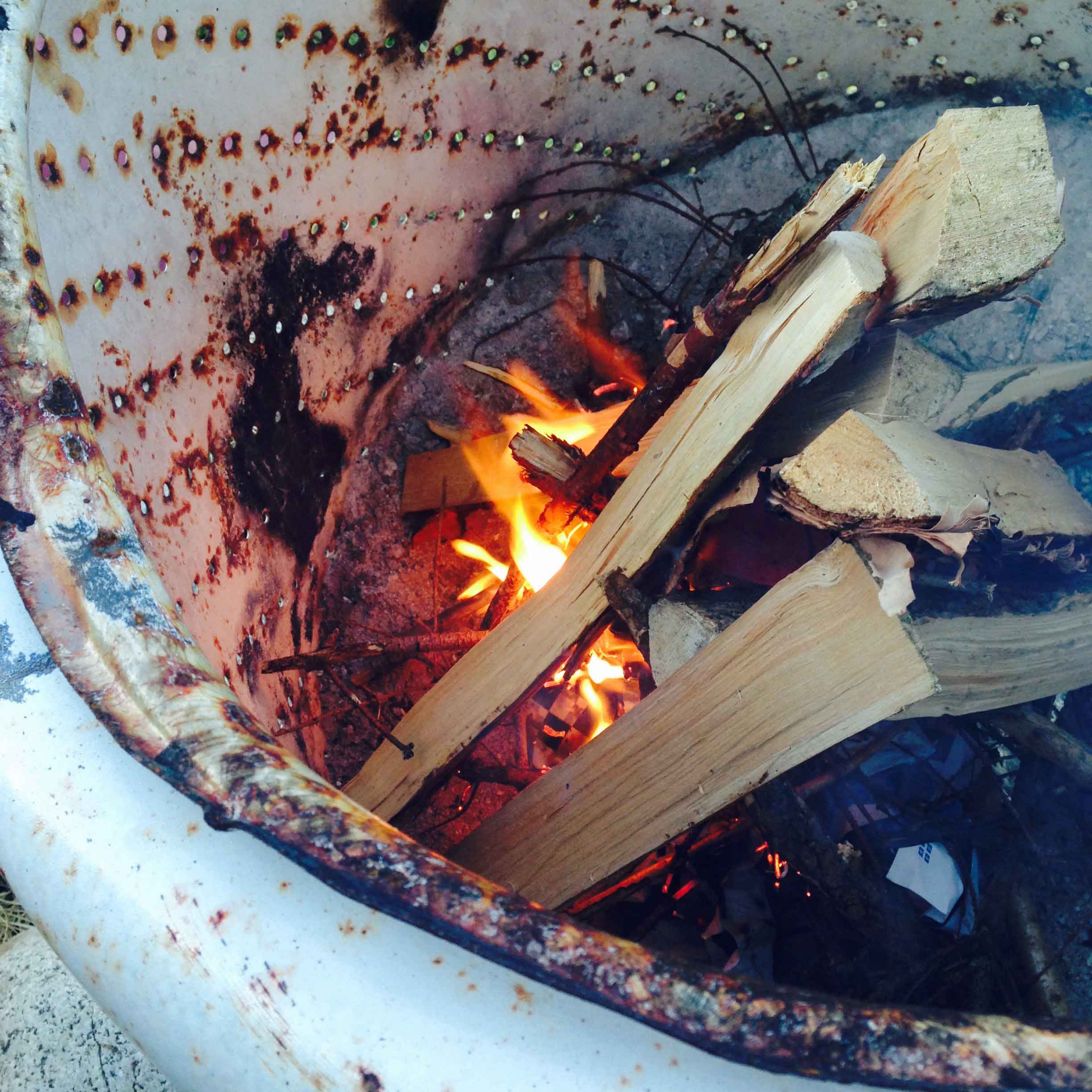 Allume Feu à partir de rouleaux de papier de toilette