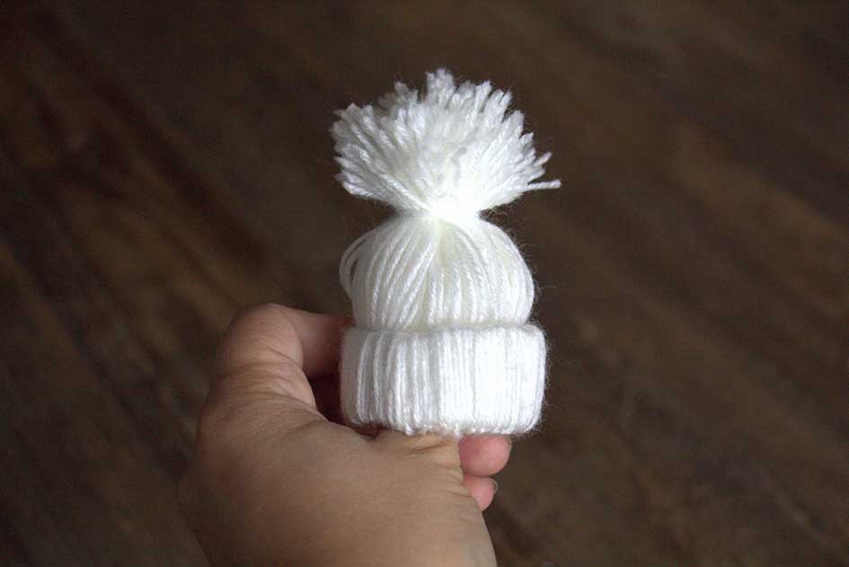 DIY with a toilet paper roll - learn to knit for christmas