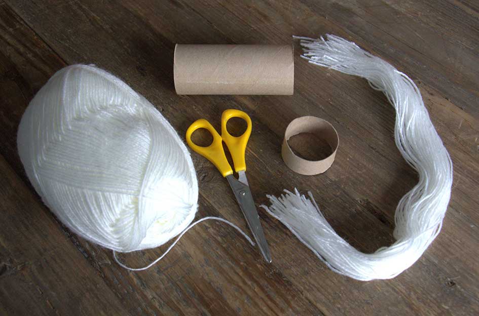 DIY with a toilet paper roll - learn to knit for christmas craft - what you will need