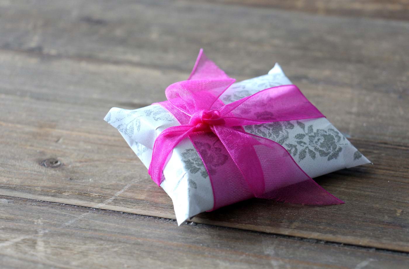 Gift wrap made with toilet paper roll crafts
