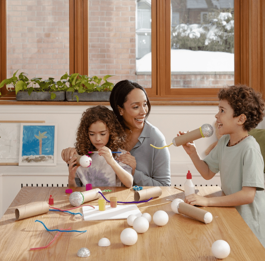 A family representing Cascades Fluff & Tuff®️’s commitment to more sustainable packaging