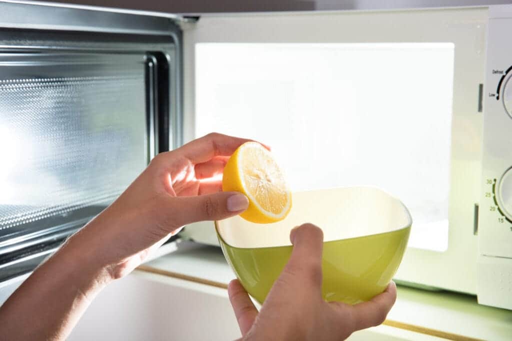 Comment nettoyer son four micro-ondes avec du citron? - Cascades Fluff &  Tuff