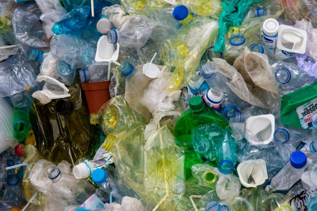 Bouteilles plastiques et autres déchets plastiques